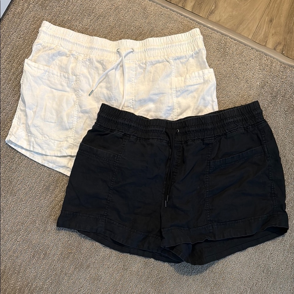 Athleta Black and White Cargo Shorts Relaxed Fit